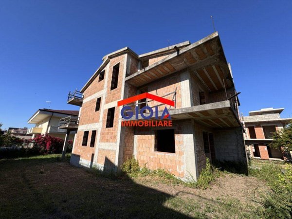 casa indipendente in vendita a Mondragone