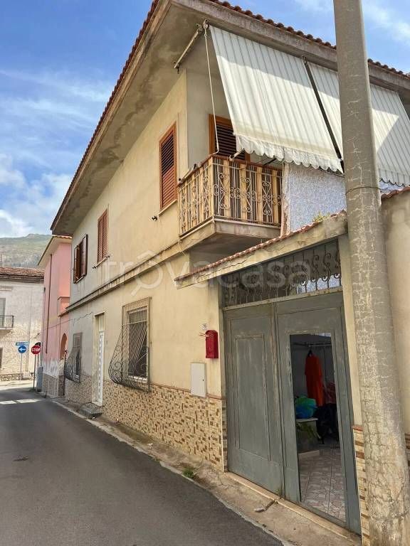 casa indipendente in vendita a Mondragone