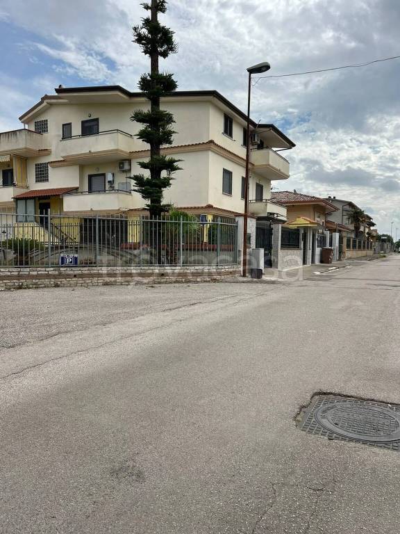 casa indipendente in vendita a Mondragone