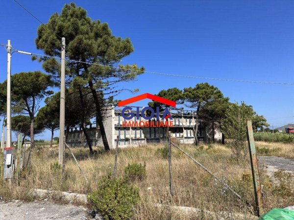 intera palazzina in vendita a Mondragone