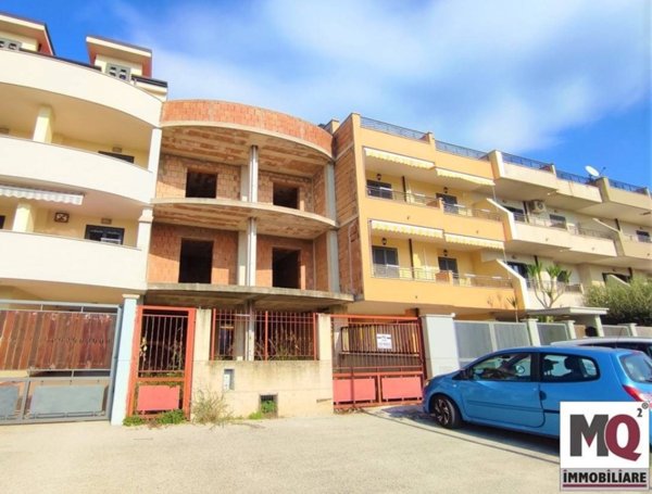 casa indipendente in vendita a Mondragone