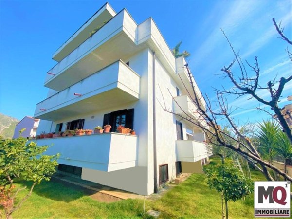 intera palazzina in vendita a Mondragone