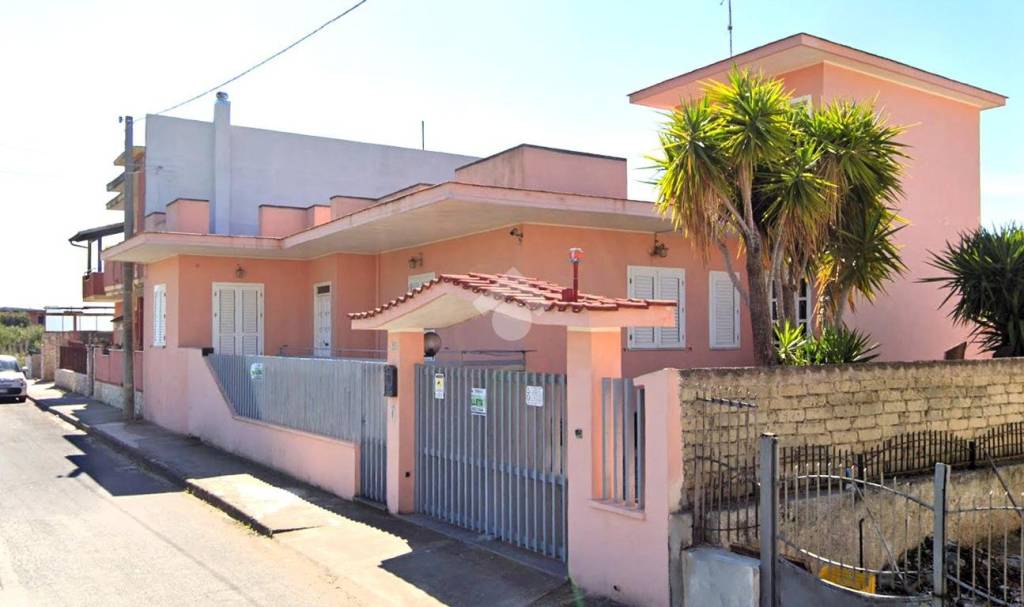 casa indipendente in vendita a Mondragone