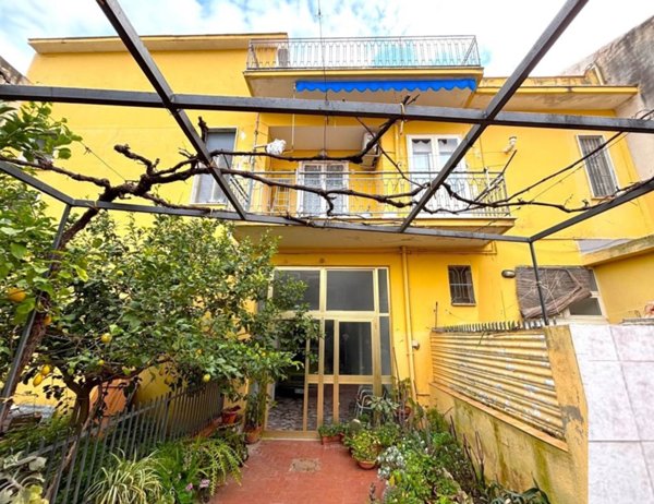 casa indipendente in vendita a Mondragone