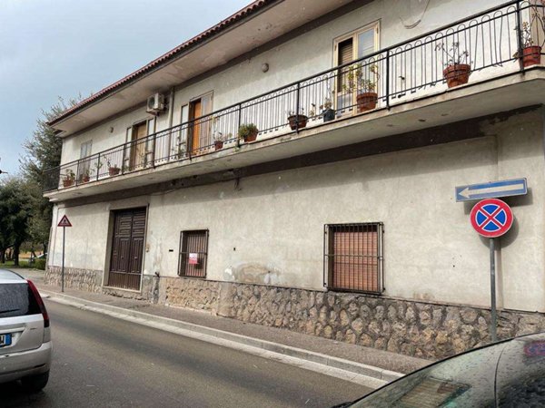 casa indipendente in vendita a Mondragone