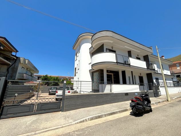 casa indipendente in vendita a Mondragone