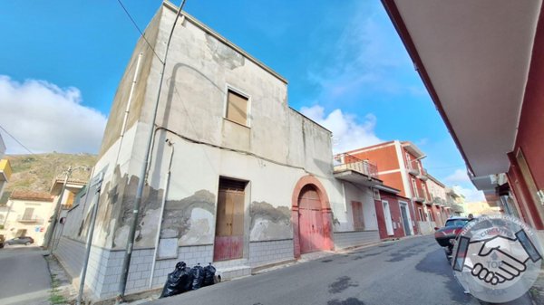casa indipendente in vendita a Mondragone