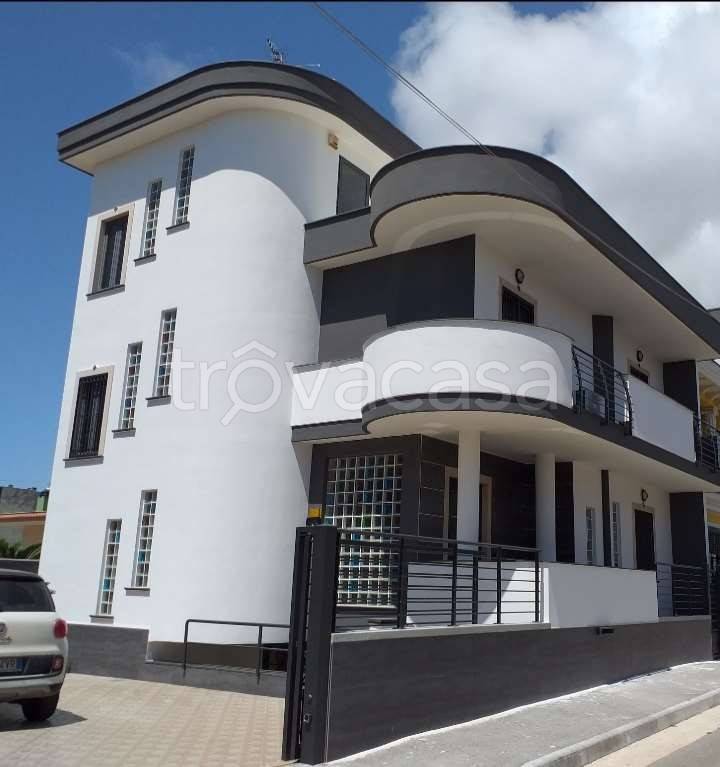 casa indipendente in vendita a Mondragone