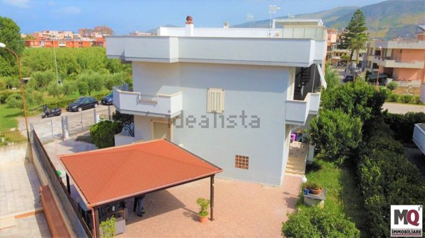 casa indipendente in vendita a Mondragone