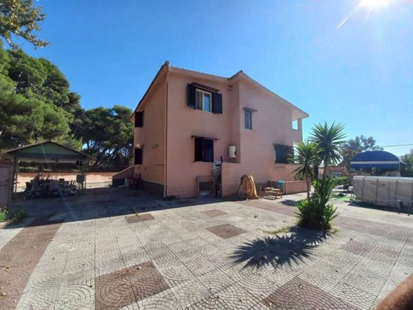 casa indipendente in vendita a Mondragone