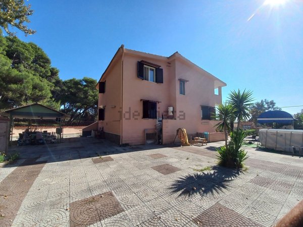 casa indipendente in vendita a Mondragone
