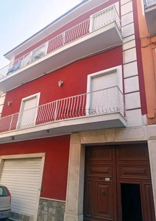 casa indipendente in vendita a Mondragone