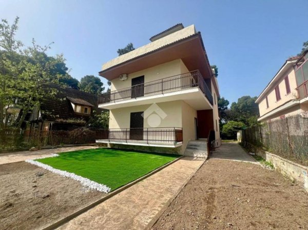 casa indipendente in vendita a Mondragone
