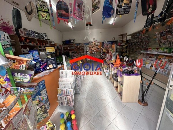 negozio in vendita a Mondragone