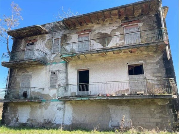 intera palazzina in vendita a Mondragone