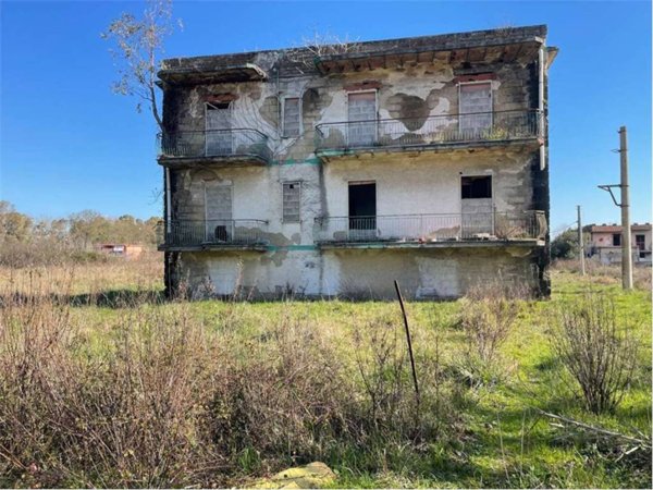 intera palazzina in vendita a Mondragone