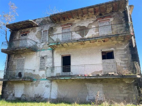 intera palazzina in vendita a Mondragone