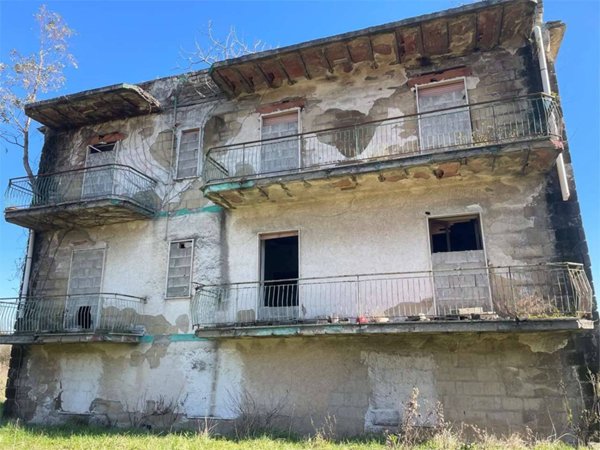 intera palazzina in vendita a Mondragone in zona Pescopagano