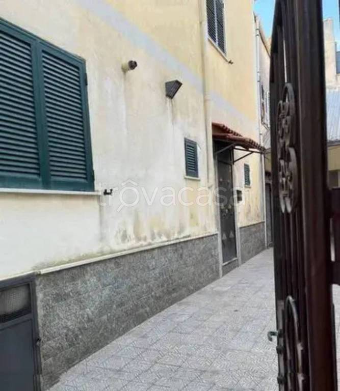 casa indipendente in vendita a Mondragone