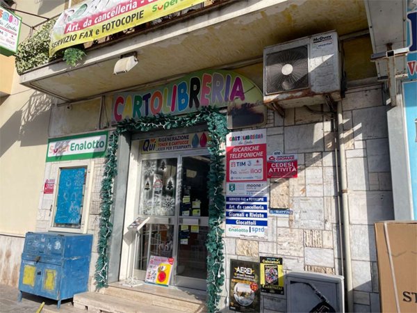 negozio in vendita a Mondragone