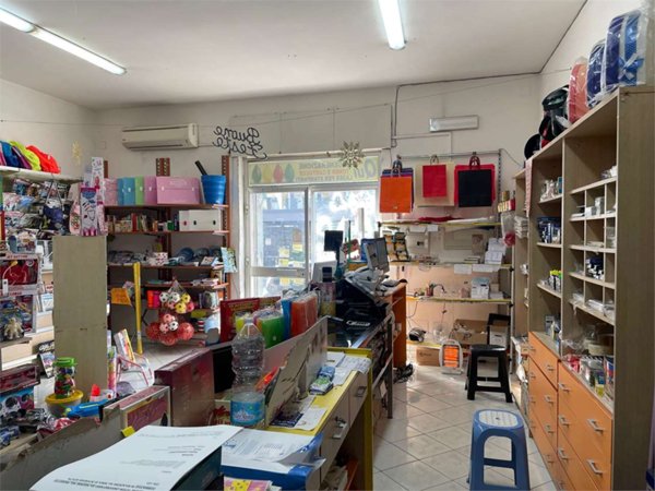 negozio in vendita a Mondragone