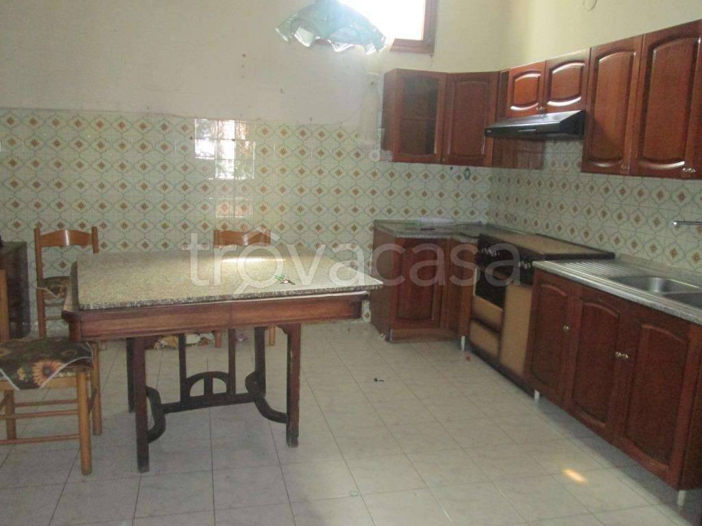 casa indipendente in vendita a Mondragone