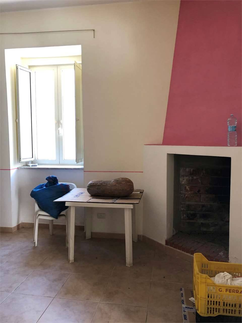 intera palazzina in vendita a Mondragone