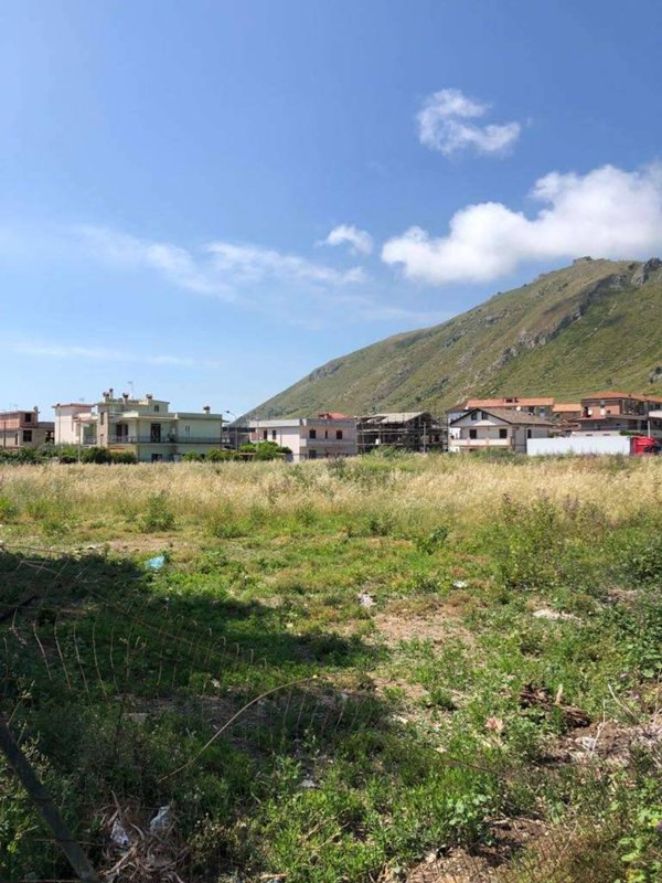 negozio in vendita a Mondragone