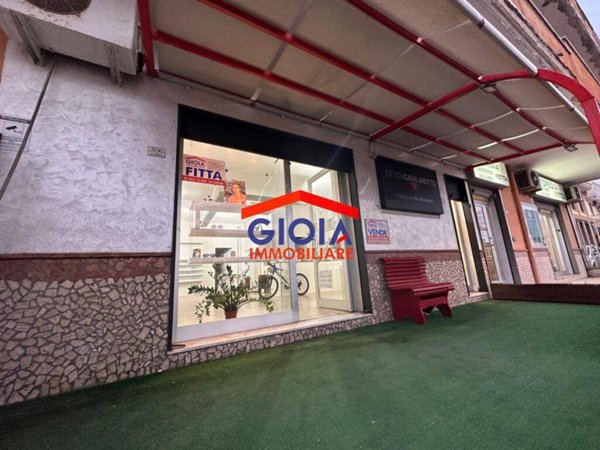 negozio in vendita a Mondragone
