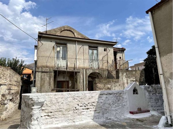 casa indipendente in vendita a Mondragone