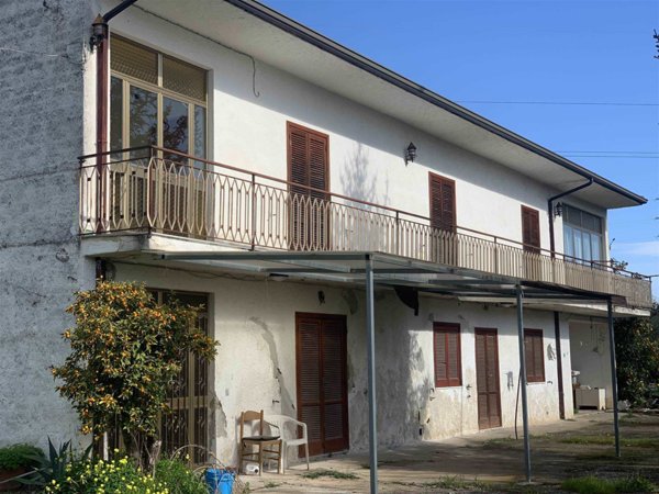 casa indipendente in vendita a Mondragone