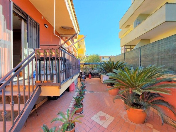 casa indipendente in vendita a Mondragone