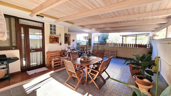 casa indipendente in vendita a Mondragone