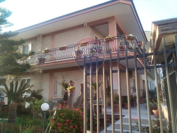 casa indipendente in vendita a Mondragone
