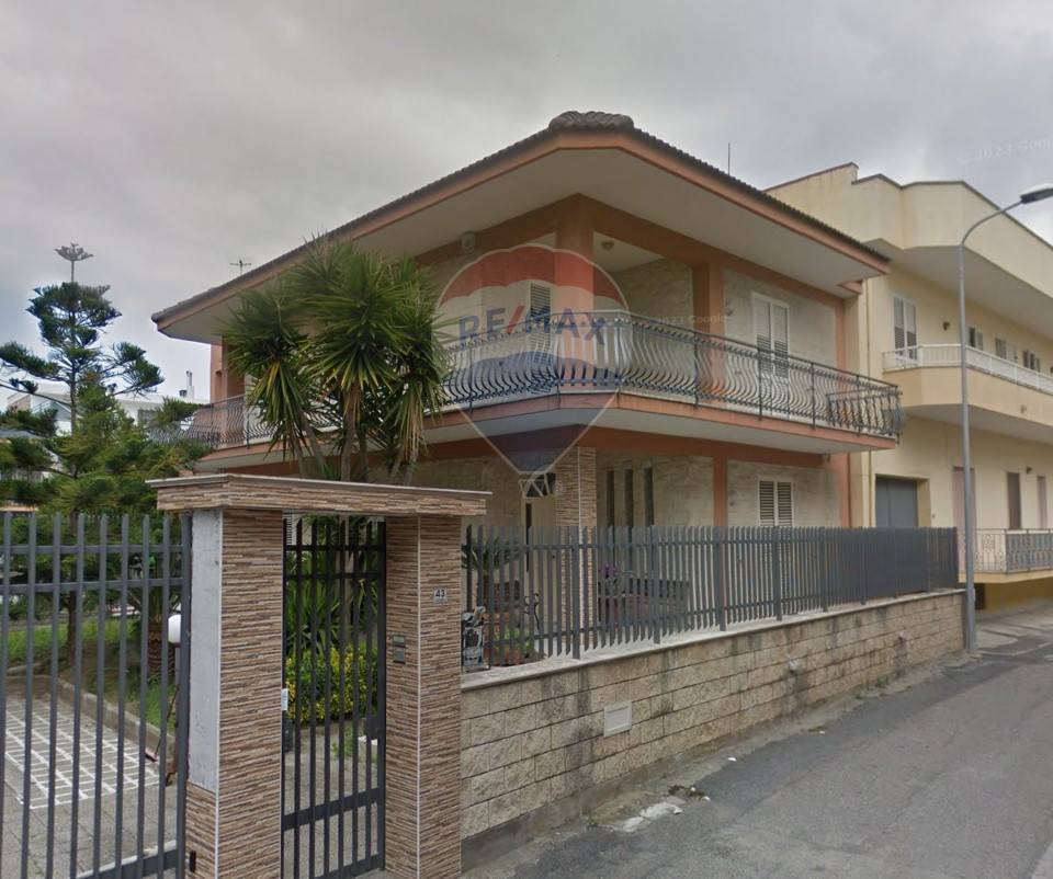 casa indipendente in vendita a Mondragone