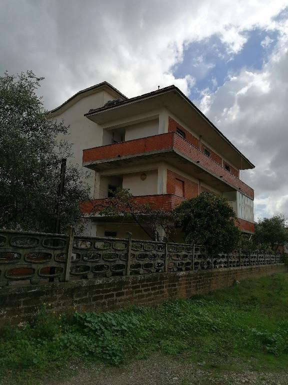 casa indipendente in vendita a Mondragone