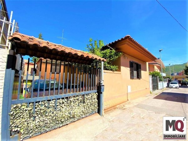 casa indipendente in vendita a Mondragone