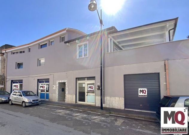 locale commerciale in vendita a Mondragone