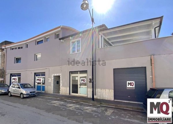 locale commerciale in vendita a Mondragone