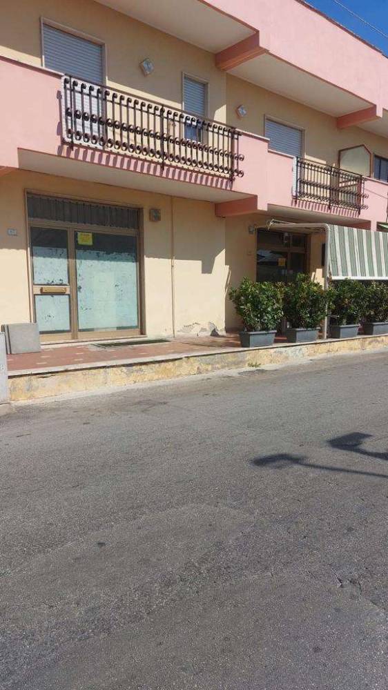 negozio in vendita a Mondragone