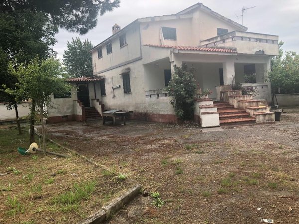 casa indipendente in vendita a Mondragone