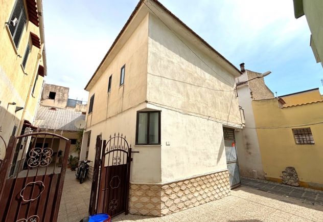 casa indipendente in vendita a Mondragone