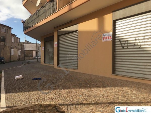 negozio in vendita a Mondragone