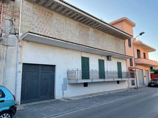 intera palazzina in vendita a Mondragone