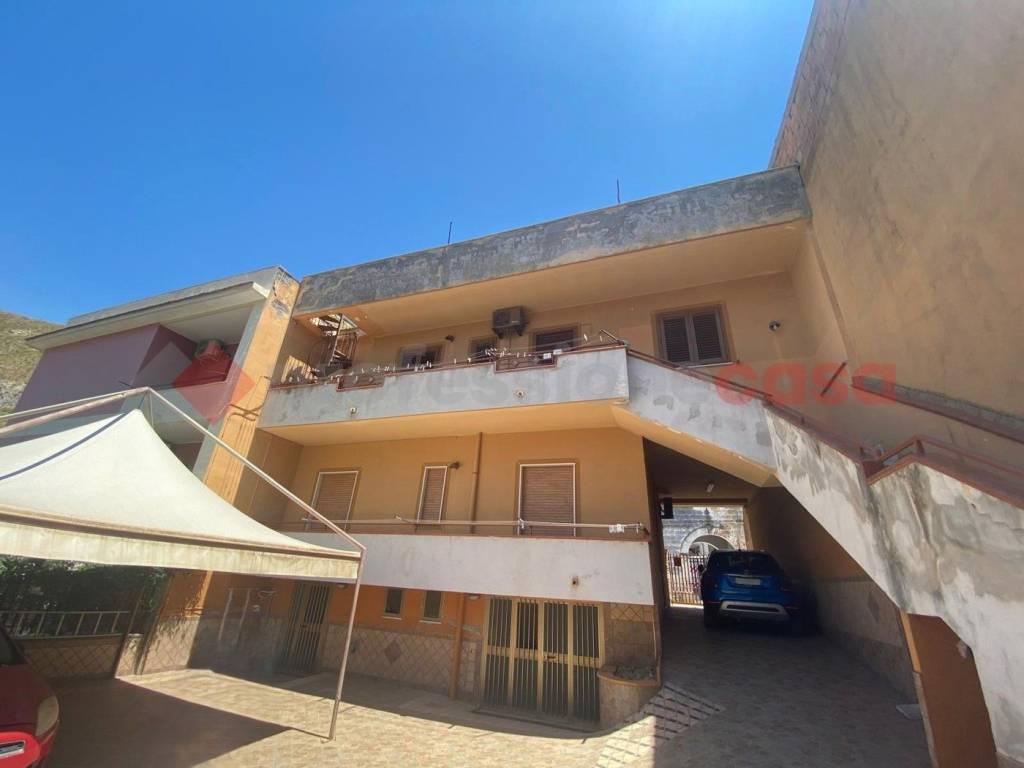 casa indipendente in vendita a Mondragone