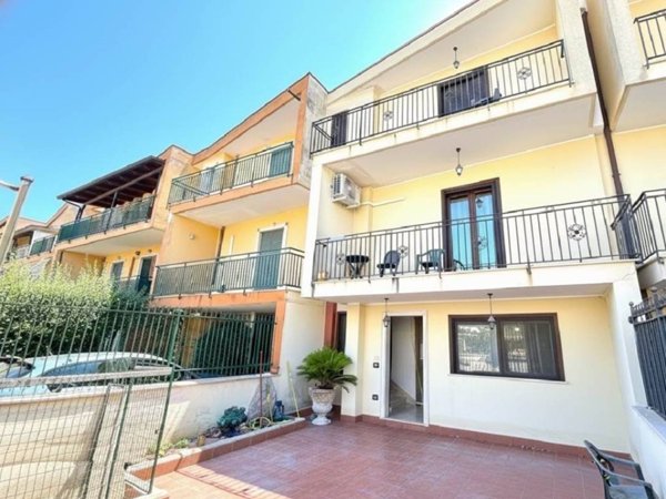 casa indipendente in vendita a Mondragone
