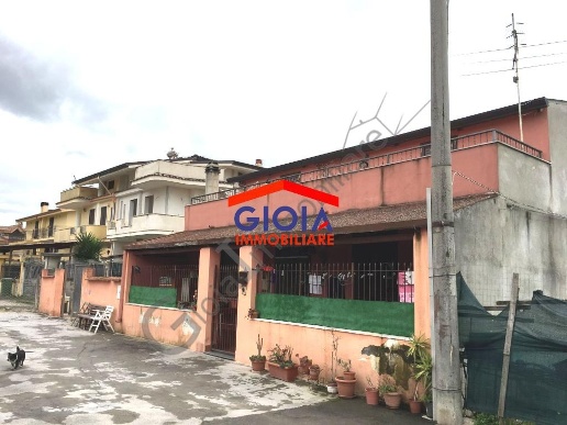 casa indipendente in vendita a Mondragone