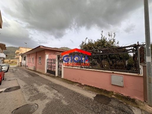casa indipendente in vendita a Mondragone
