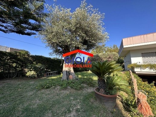 casa indipendente in vendita a Mondragone