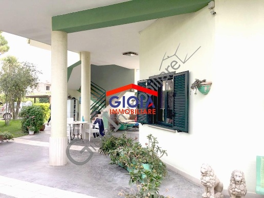 casa indipendente in vendita a Mondragone
